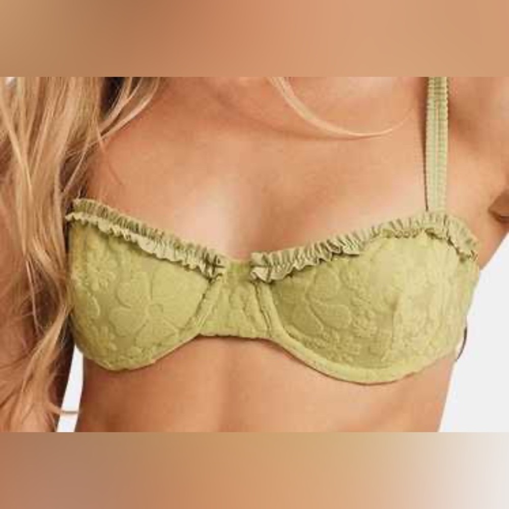 ⛔ SOLD ⛔BlackBough Swim Amelia Frilled Underwire Bikini Top in Matcha Jacquard M